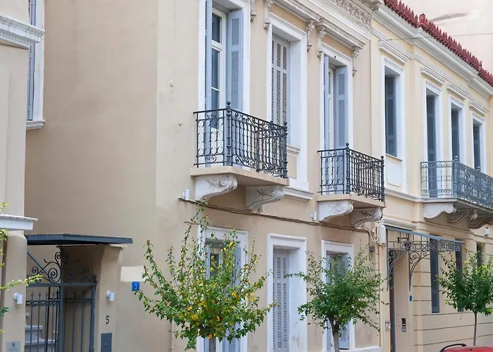 Acropolis Townhouseco Suites