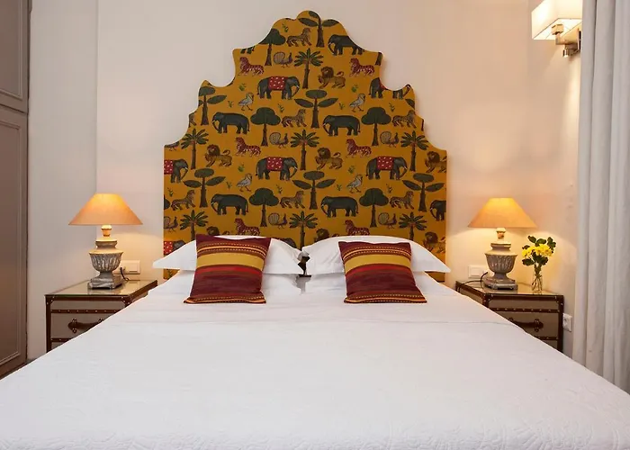 Acropolis Townhouseco Suites