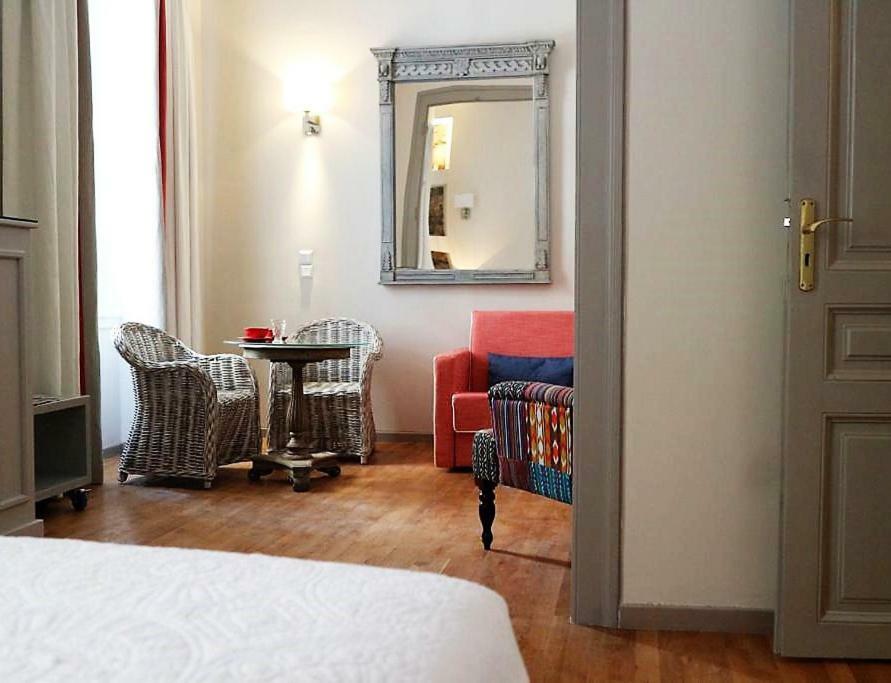 Acropolis Townhouseco *