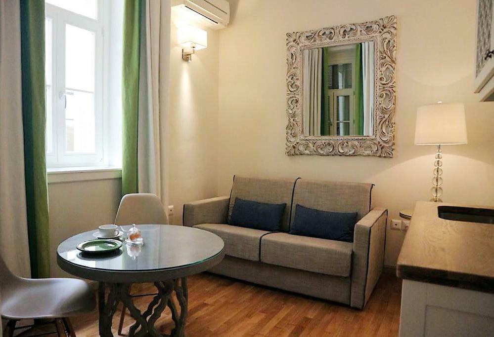 Acropolis Townhouseco Апартаменты *